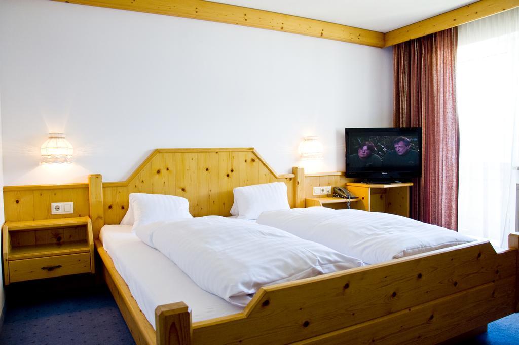 Hotel Alpenfriede Jerzens Kültér fotó